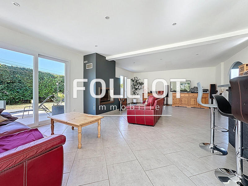 Maison - 225 m² - 8 pièces