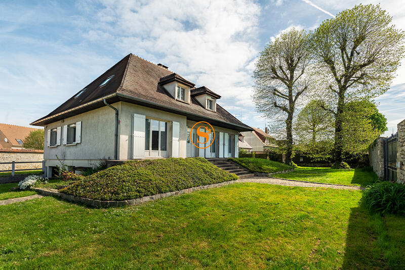 Maison - 220 m² - 8 pièces