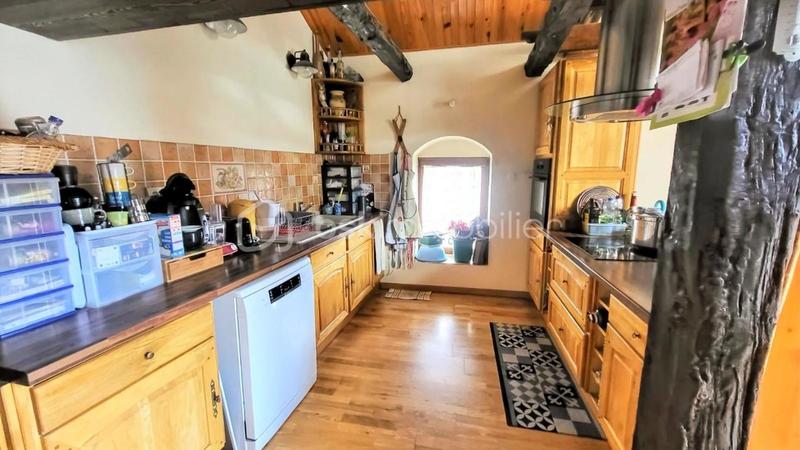 Maison traditionnelle - 275 m² - 12 pièces