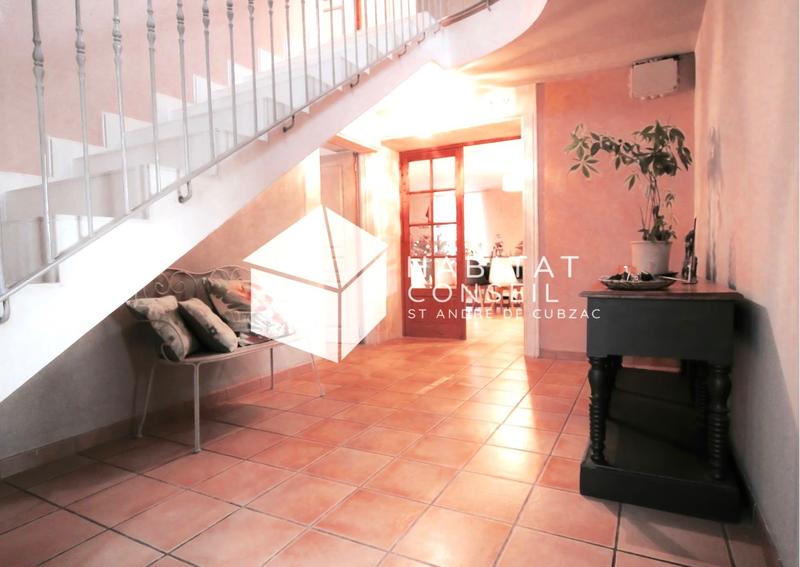 Maison - 216 m² - 8 pièces