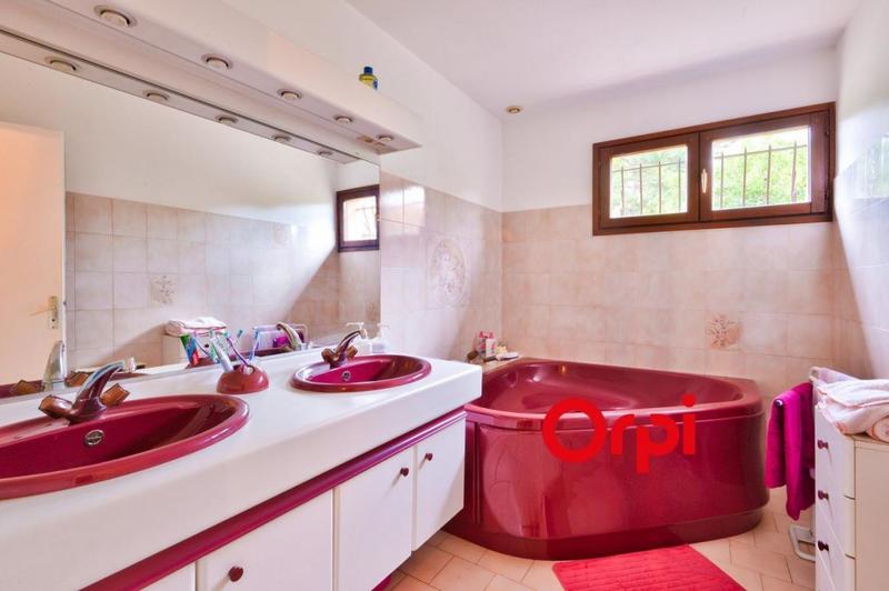 Villa - 237 m² - 5 pièces