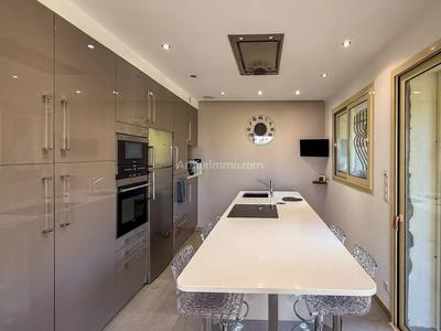 Appartement - 166 m² - 6 pièces