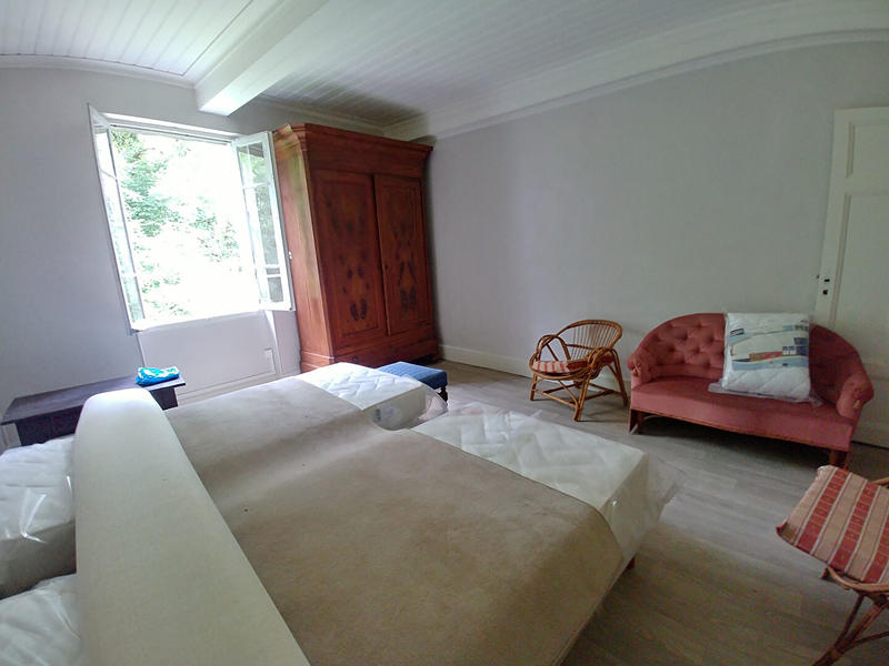 Maison - 210 m² - 9 pièces