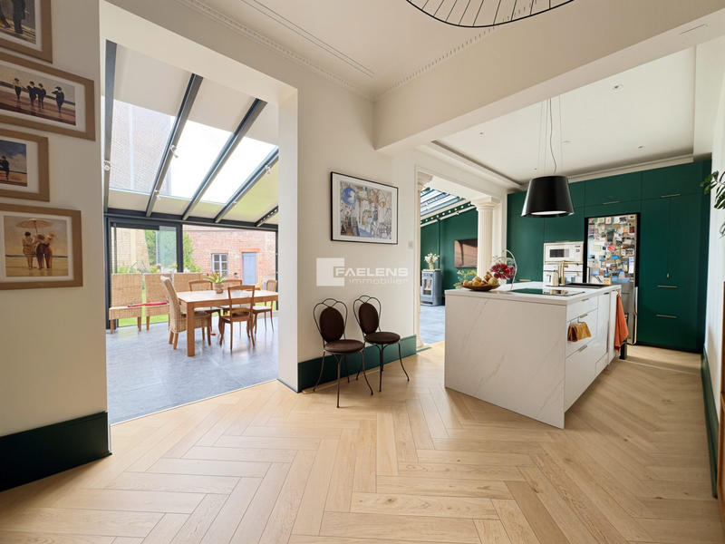 Maison - 260 m² - 8 pièces