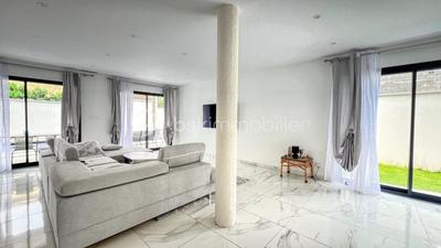 Maison - 163 m² - 5 pièces