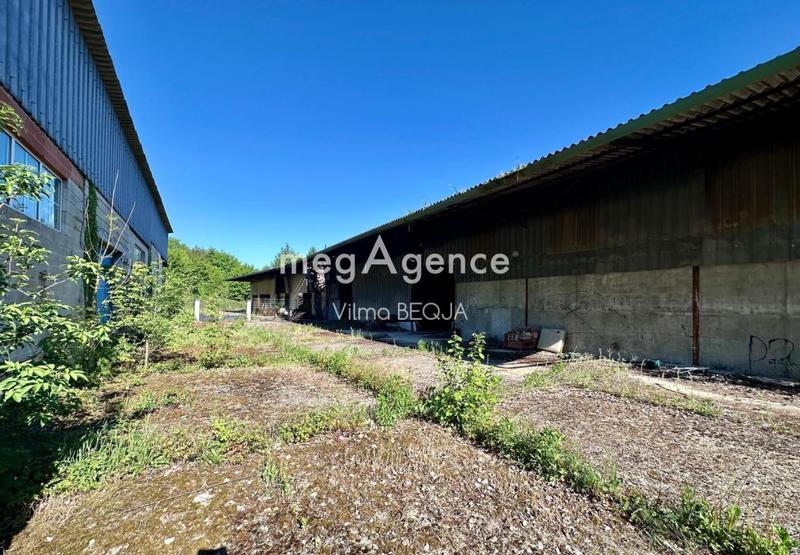 Local commercial - 2 500 m² - 10 pièces