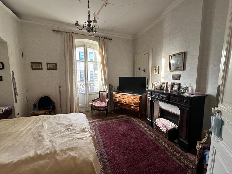 Appartement ancien - 143 m² - 6 pièces