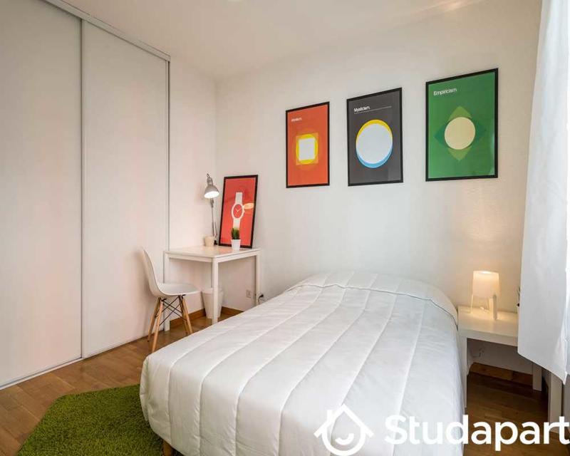 Chambre - 70 m² - 1 pièce