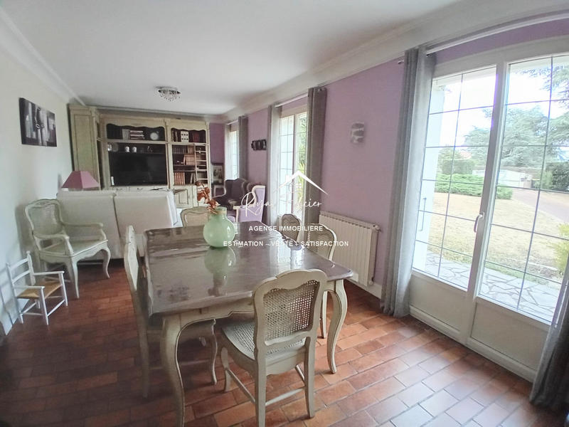 Maison traditionnelle - 296 m² - 12 pièces