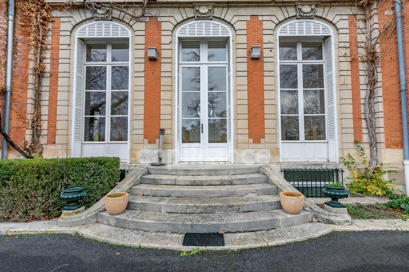 Château - 736 m² - 30 pièces