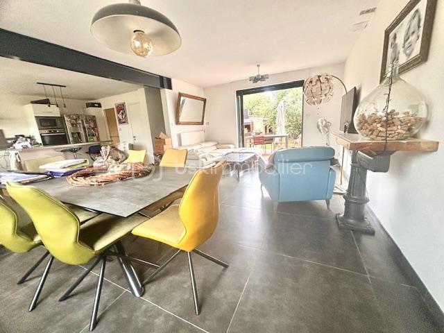 Maison - 96 m² - 5 pièces