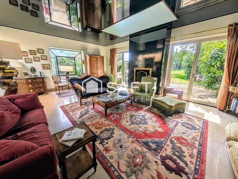 Maison - 208 m² - 10 pièces