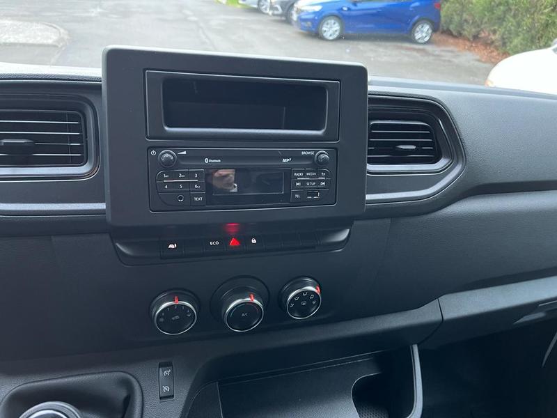 Renault Master L1 H2 dci 150 cv confort Clim Bluetooth régulateur attelage kit bois 16650 Ht