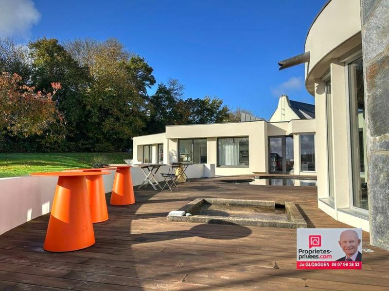 Maison - 260 m² - 8 pièces