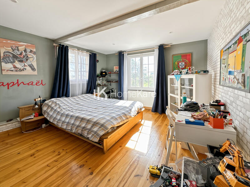 Maison - 250 m² - 8 pièces