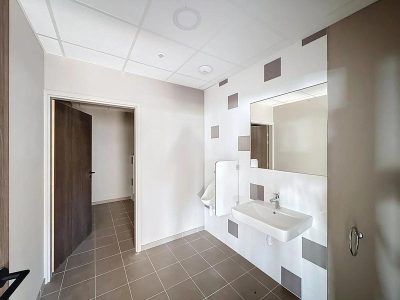 Bureau - 150 m² - 1 pièce