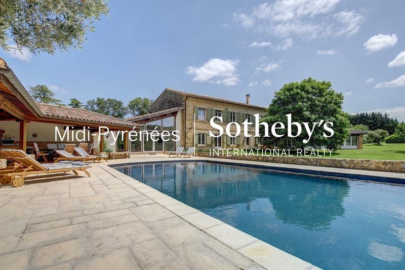 Maison - 625 m² - 17 pièces