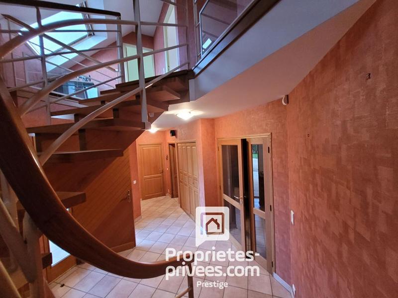 Demeure - 215 m² - 7 pièces