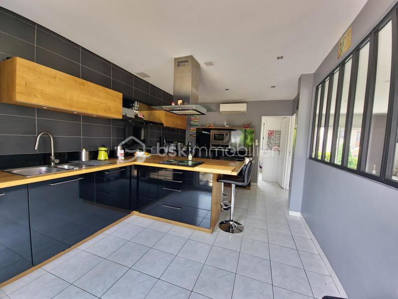 Maison - 220 m² - 7 pièces