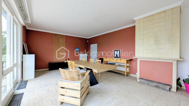 Demeure - 250 m² - 11 pièces