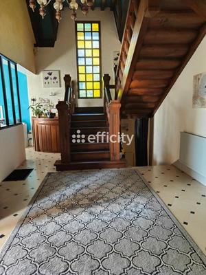 Maison - 220 m² - 8 pièces