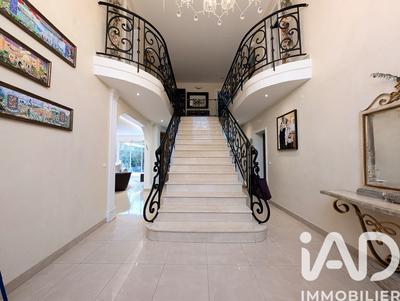 Maison - 329 m² - 7 pièces