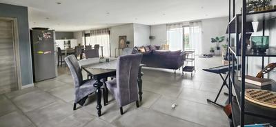 Maison - 230 m² - 7 pièces