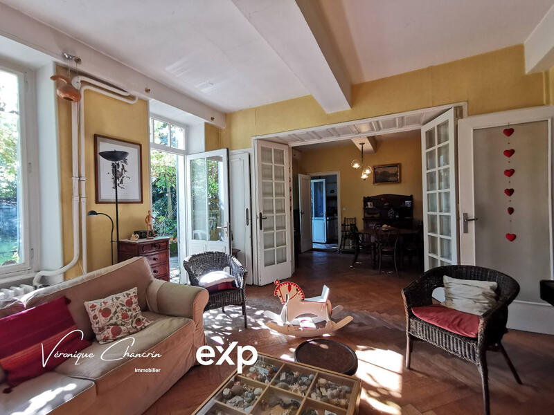 Maison - 198 m² - 7 pièces