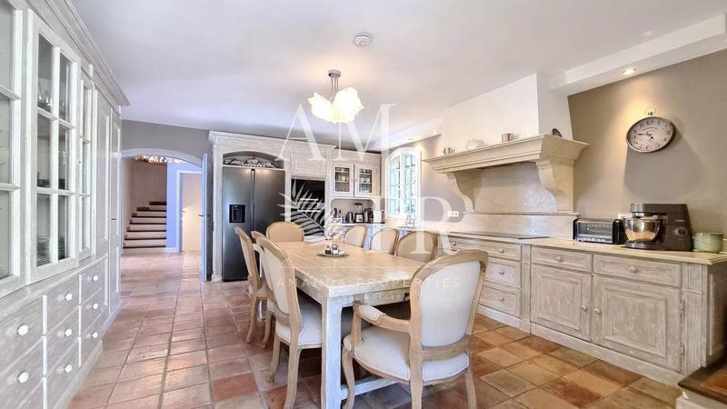 Maison - 273 m² - 7 pièces