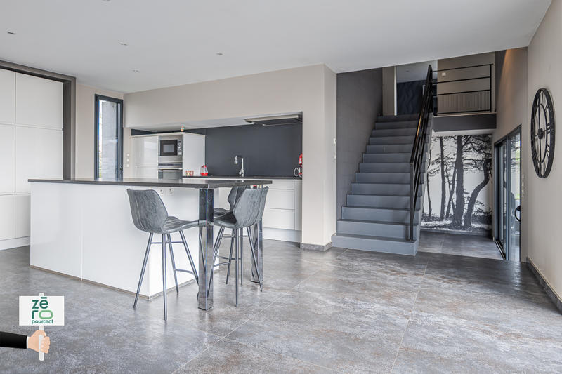 Maison - 280 m² - 7 pièces