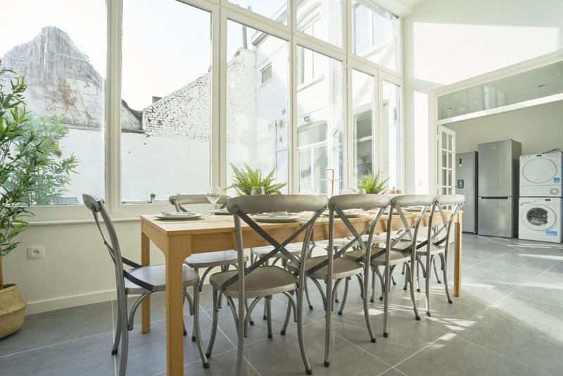 Demeure - 233 m² - 11 pièces