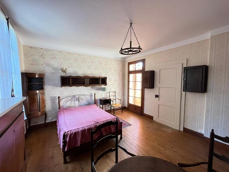 Maison - 322 m² - 14 pièces