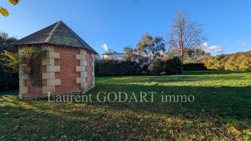 Maison - 426 m² - 14 pièces