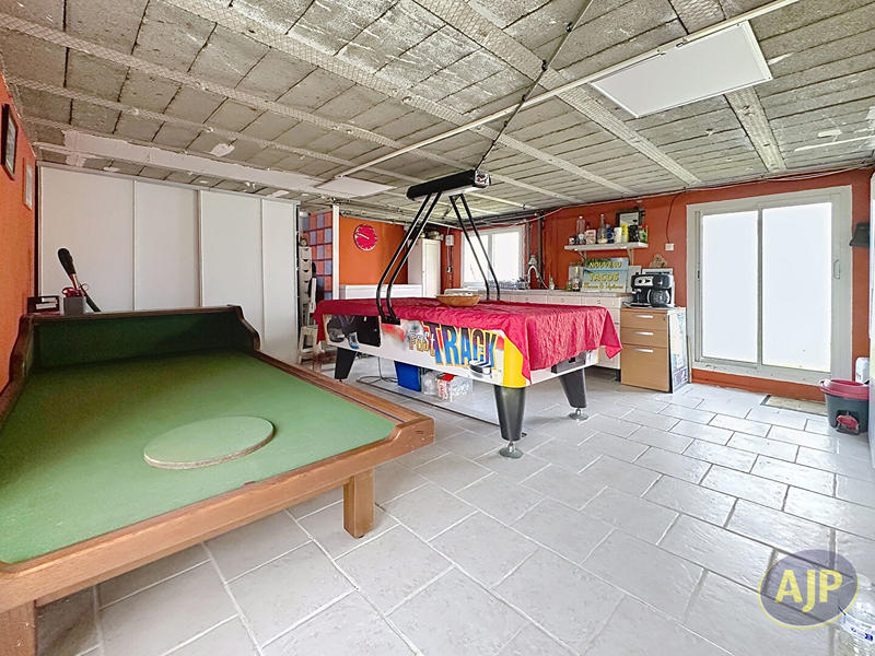 Maison - 220 m² - 11 pièces