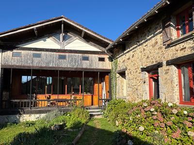 Maison - 235 m² - 8 pièces