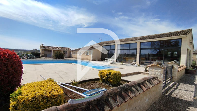 Maison - 650 m² - 17 pièces