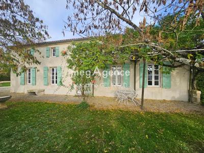 Maison - 295 m² - 8 pièces