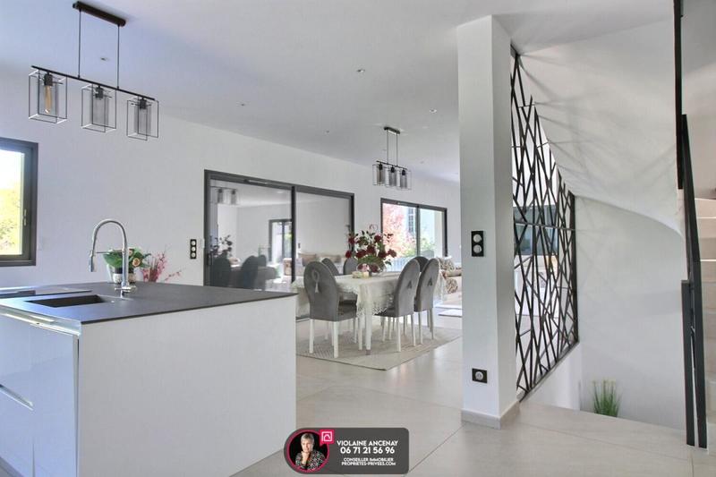 Maison - 364 m² - 9 pièces