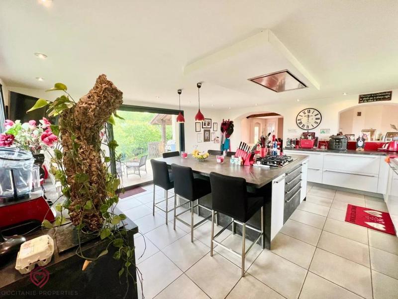 Propriété - 390 m² - 8 pièces