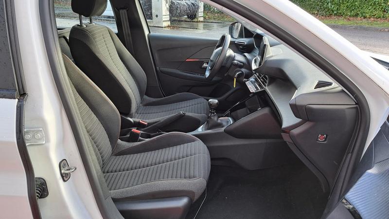 Peugeot 208 affaire puretech 100 active