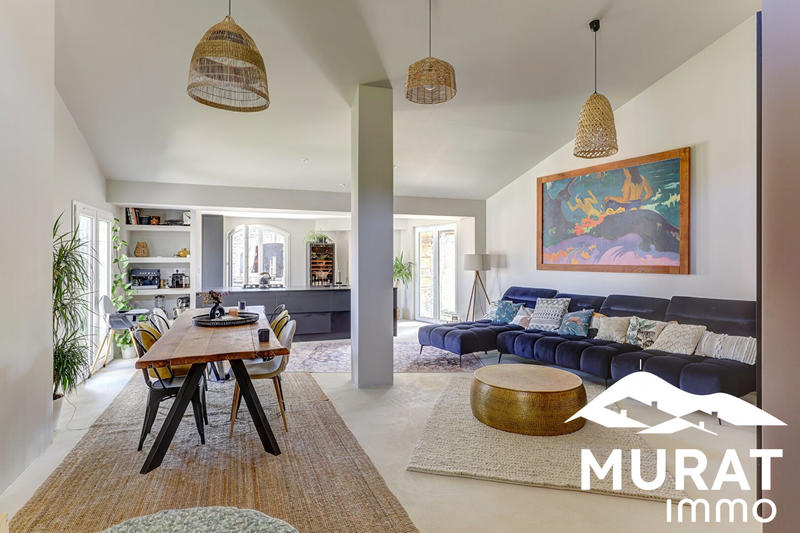 Maison - 440 m² - 8 pièces