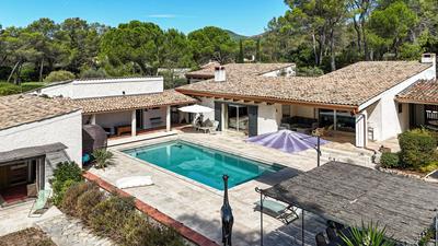 Propriété - 417 m² - 7 pièces