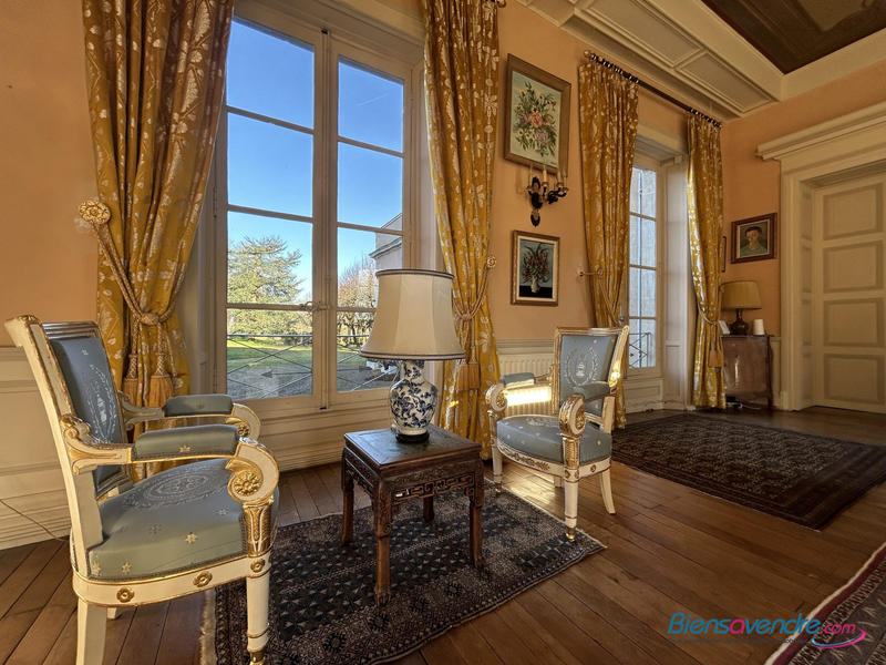 Château - 632 m² - 12 pièces