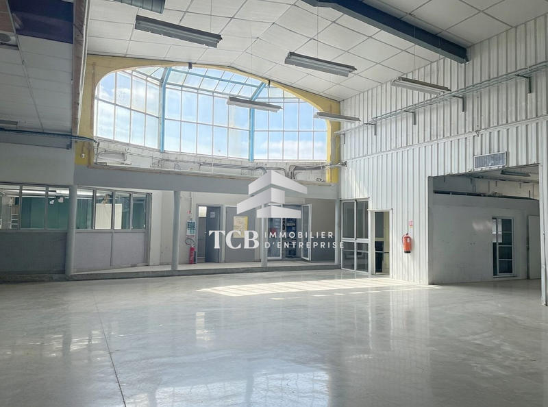 Local d'activités - 1 850 m²