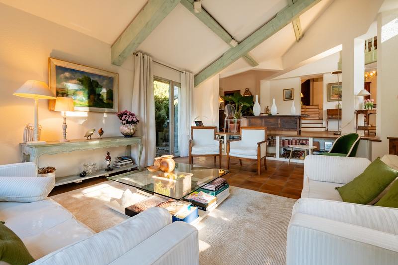 Maison - 234 m² - 7 pièces