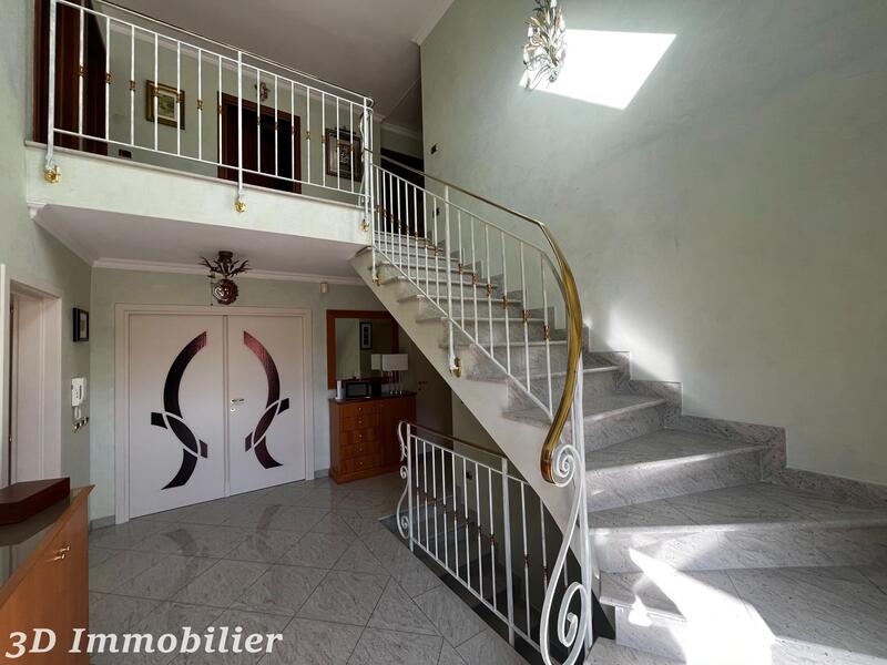 Maison - 211 m² - 10 pièces