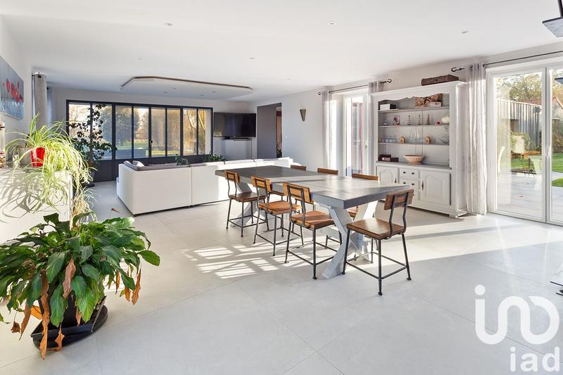 Maison - 324 m² - 10 pièces