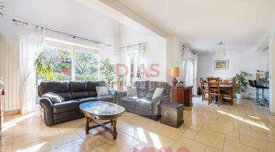 Maison - 145 m² - 1 pièce