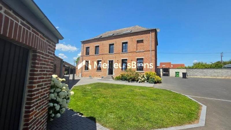 Maison - 227 m² - 9 pièces