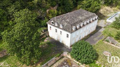 Maison - 800 m² - 11 pièces